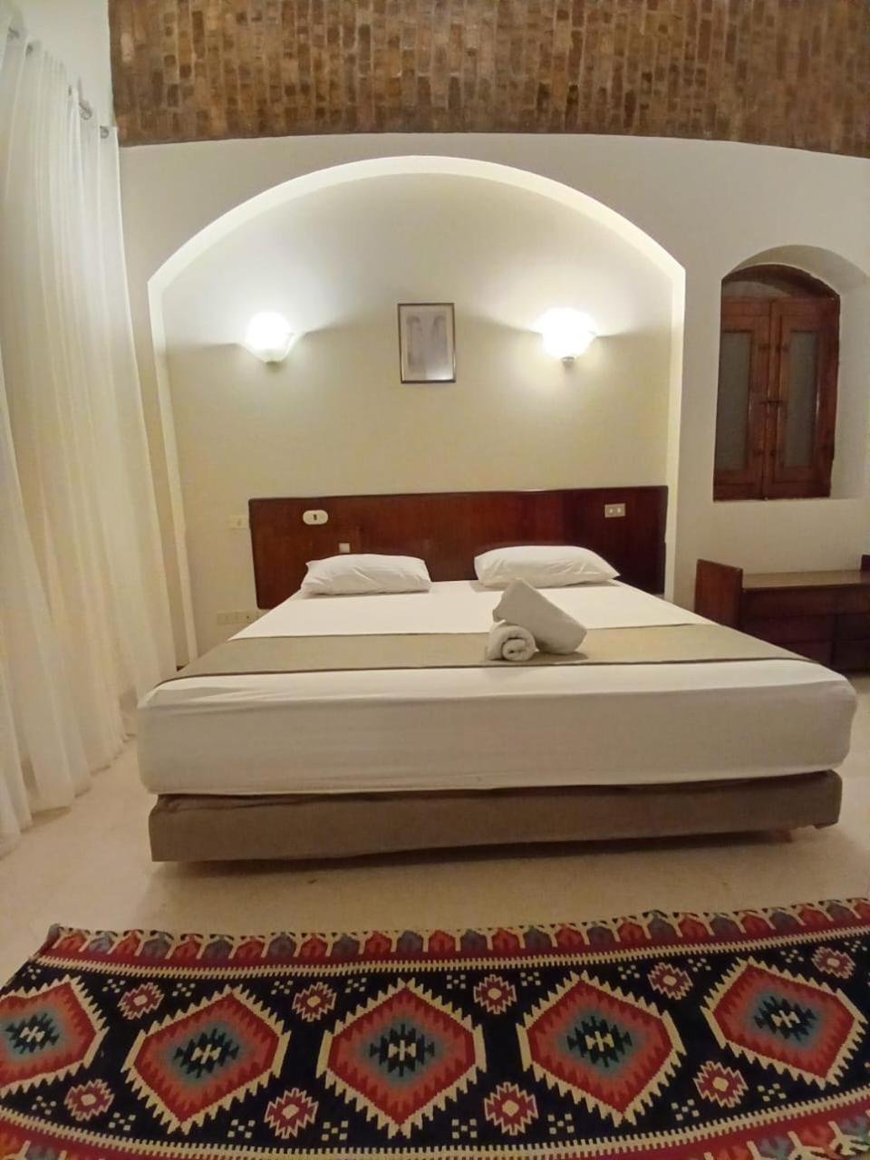 Rihana 2 Bedrooms Apartment *